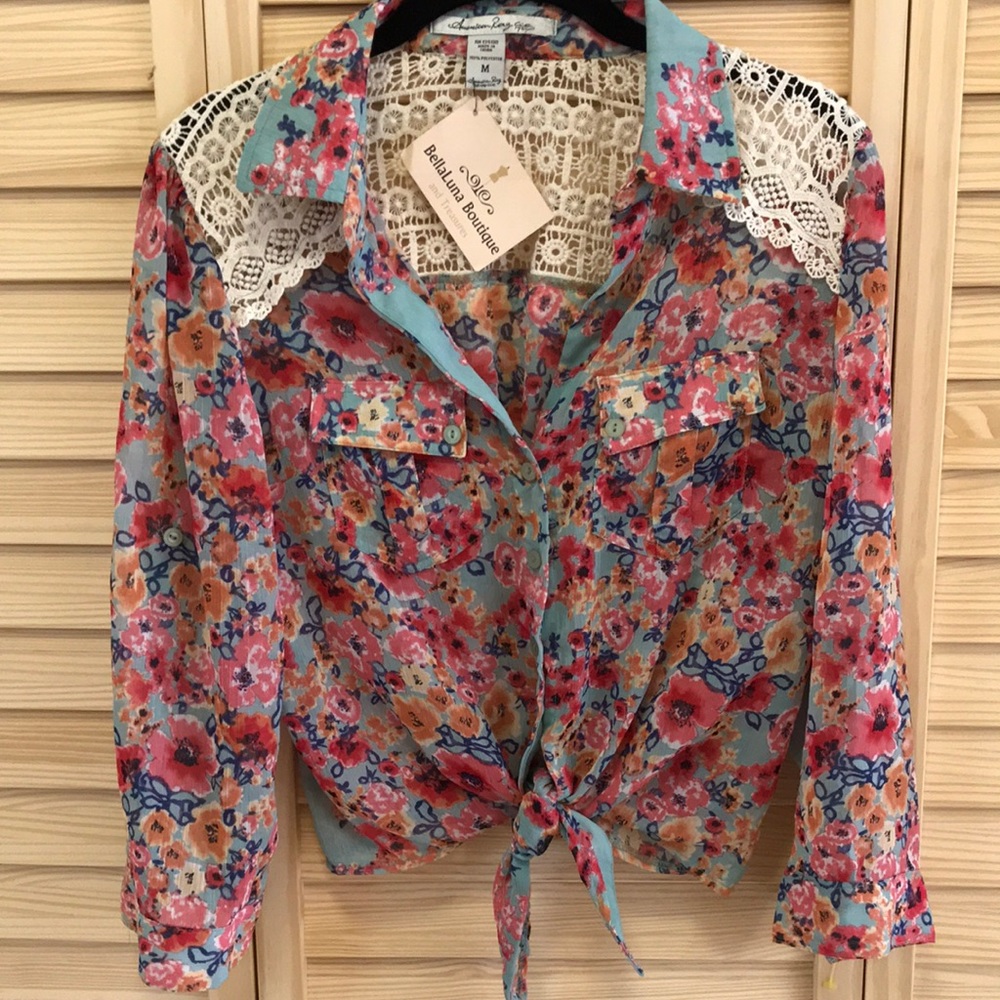BOHO style floral top, new with tags
